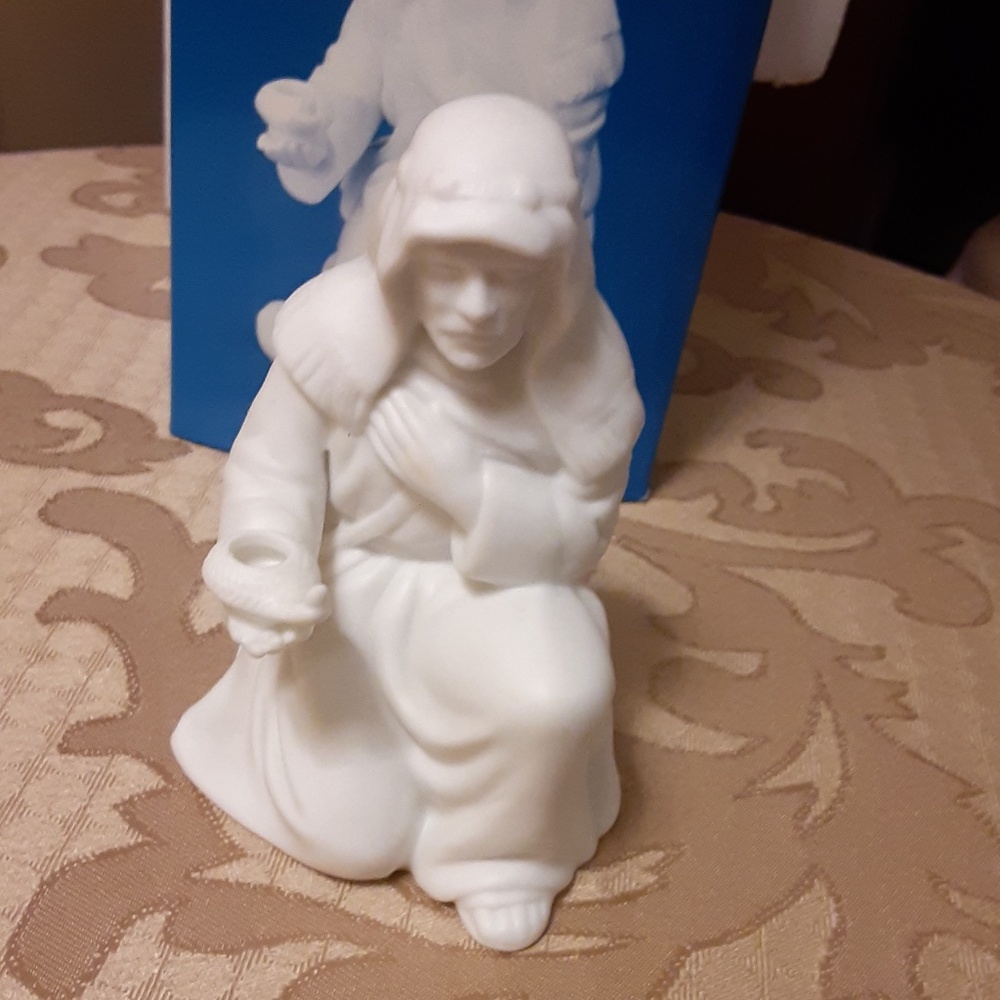 Avon Nativity Collectibles The Innkeeper Porcelain Figurine